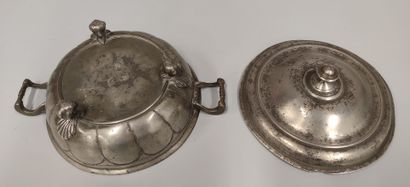 Pewter lot: a dish marked SCL - diam 27.8...