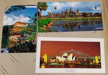 an album of about 350 mostly modern postcards
average...