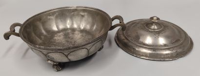 Pewter lot: a dish marked SCL - diam 27.8...
