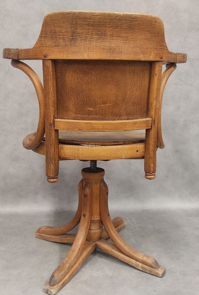 Jacob and Joseph KOHN (Austria)
An office...