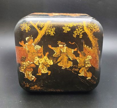 Asia: set of two small lacquer trays
one...