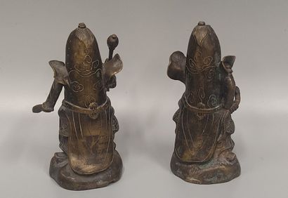 Two Asian warrior statuettes in bronze
one...