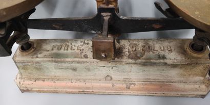 One Roberval 5 KG scale
Attached: an incomplete...