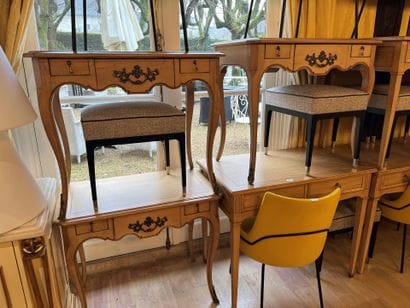 LOT of three Louis XV style desks with cambered...