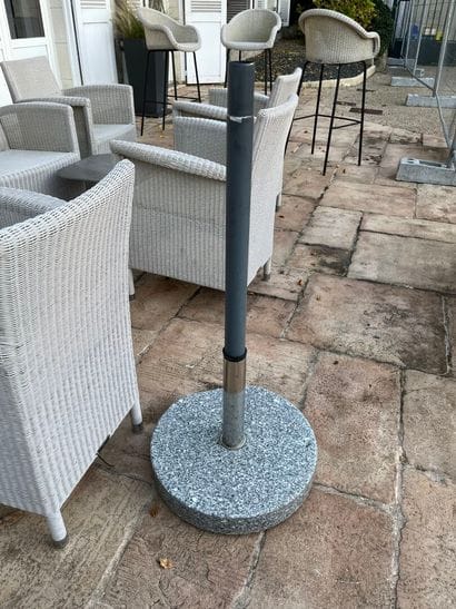 LOT of three granite and metal parasol stands.
As...
