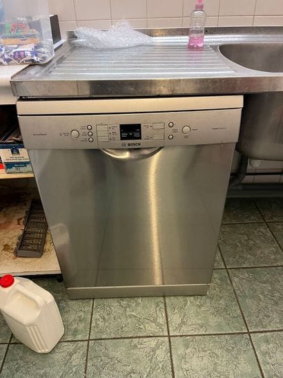BOSCH active water supersilence dishwasher.
As...
