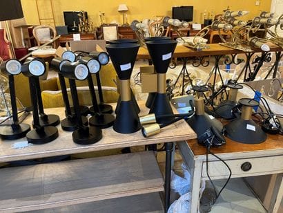 IMPORTANT LOT comprising:
-4 black and gold...
