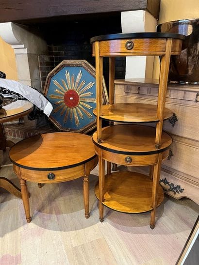 LOT of two small circular middle tables opening...