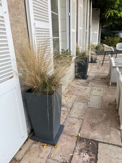 LOT of six large outdoor vases and two small...