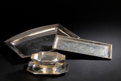 Set consisting of a long hollow dish, a cake...