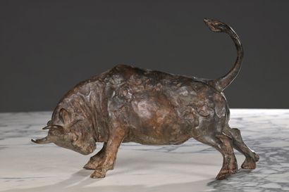 CHENET
Fighting bull 
In patinated bronze
Signed
Stamped
H.28...