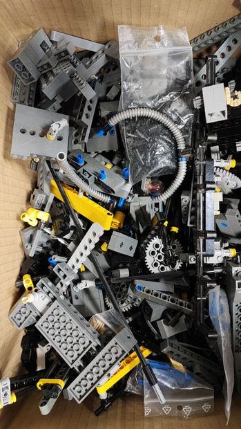 LEGO TECHNIC VRAC
vrac d'environ 2 kg - tout...