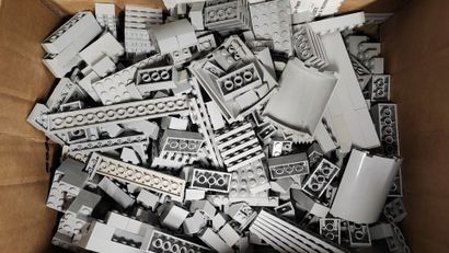 LEGO VRAC
Vrac d'environ 2.6 kg de Lego gris...