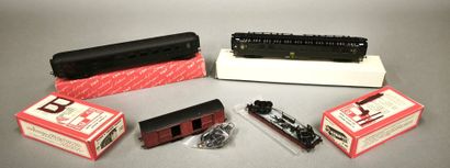 V B
- Boite n° 650 - wagon couvert 4 portes...