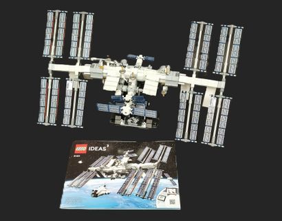 LEGO: SPACE STATION
With instructions and...