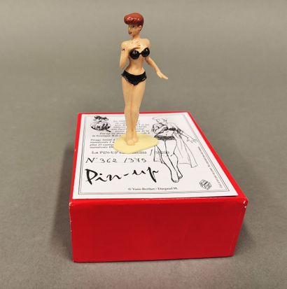 PIXI Paris, 
Lot de trois figurines en métal...