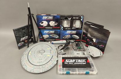 Star Treck, set of six ships in three boxes
mint...