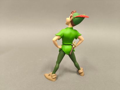 PETER PAN les bras sur les hanches
Leblon...
