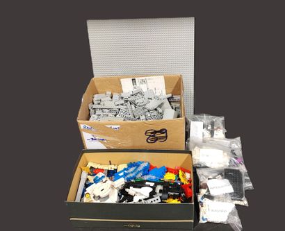 LEGO VRAC
Vrac d'environ 2.6 kg de Lego gris...