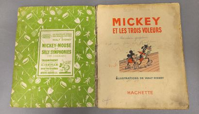 Batch of various comics
- Sous l'oeil des...