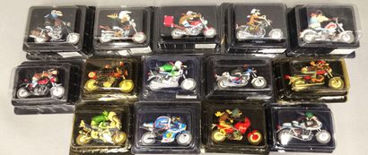 JOE BAR TEAM : lo of 14 painted resin figurines
Editins...