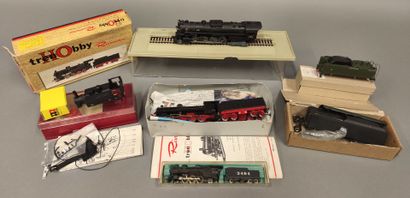 LOT TRAINS 
- RIVAROSSI - locomotive vapeur...