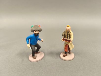 LOT de 2 figurines en résine polychrome et...