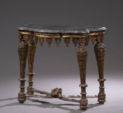 ITALIE, XVIIIe siècle
Console en bois mouluré,...