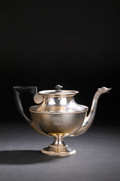 PARIS, 1814-1819
Théière à piédouche en argent...