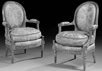 Fauteuil en bois mouluré, richement sculpté...