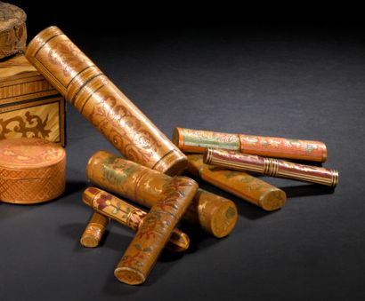 Collection de huit étuis en marqueterie de...