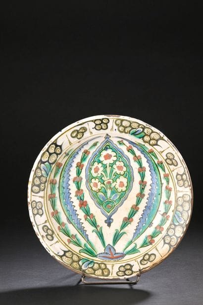 IZNIK, early 17th century
Round siliceous...