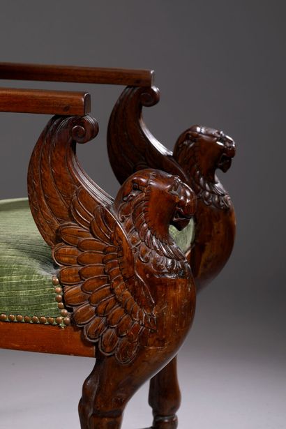 Fauteuil de bureau en acajou et placage d'acajou...
