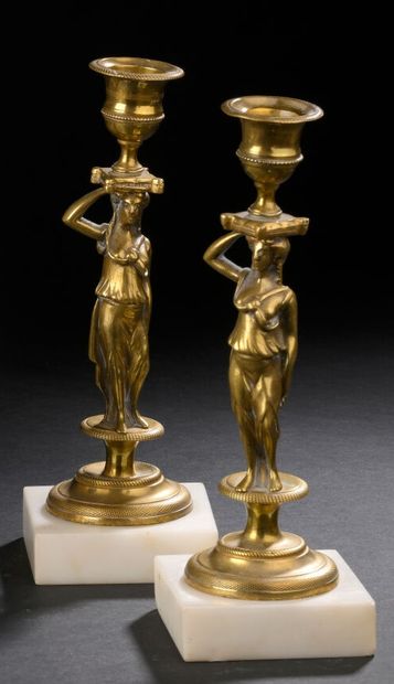 Paire de bougeoirs en bronze, fin du XVIIIe...