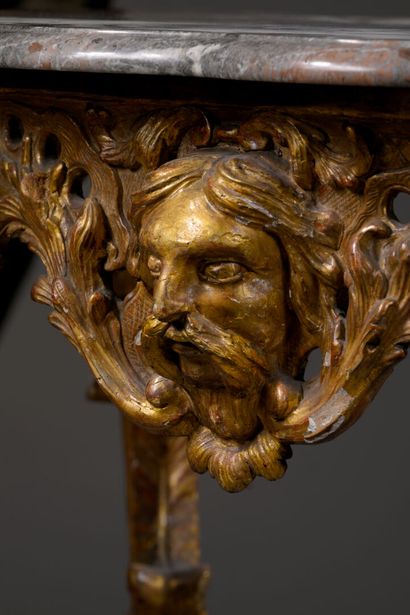 Console en bois sculpté et doré d'époque...
