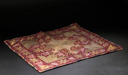 Petit tapis brodé, Perse, fin du XIXe siècle
Velours...