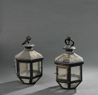 Deux lanternes suspendues en fer
Accidents.
H....