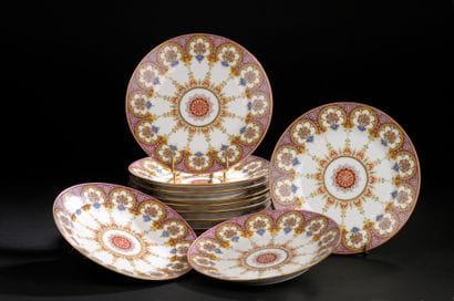 SÈVRES, époque Louis-Philippe, 1834
Ensemble...