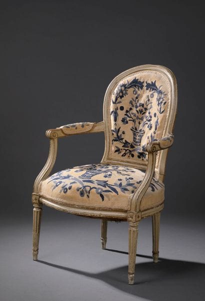 Fauteuil en bois mouluré, sculpté et laqué,...