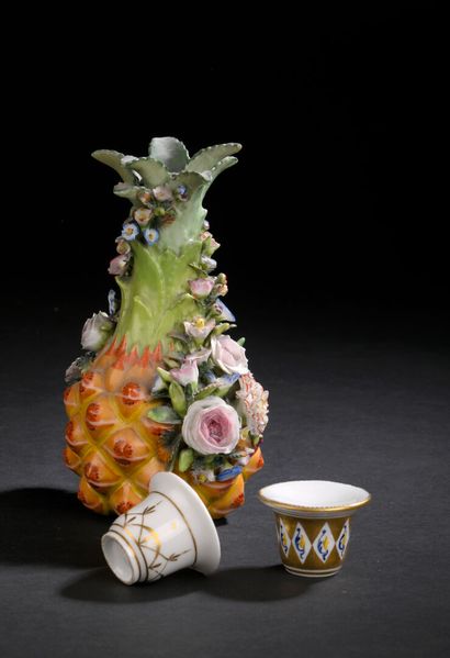 Jacob PETIT, XIXe siècle
Flacon en porcelaine...