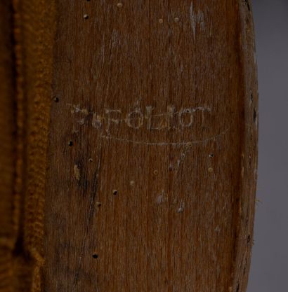 Fauteuil en bois mouluré estampillé F. Foliot...