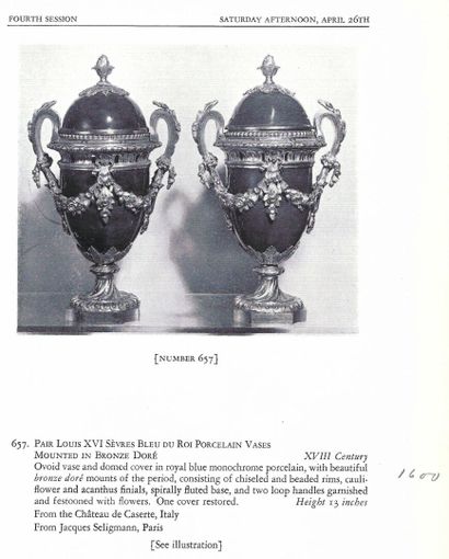 SÈVRES, vers 1775-1785
Paire de vases couverts...