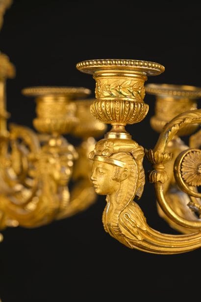 Paire de candélabres en bronze ciselé et...