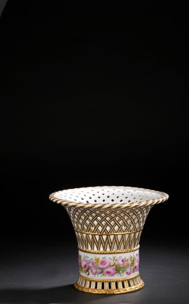 SÈVRES, époque Charles X, 1825
Corbeille...