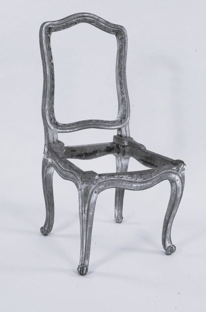 Fauteuil en bois mouluré estampillé F. Foliot...