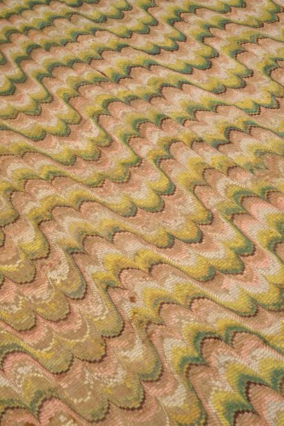 Tapis de table brodé, XVIIIe siècle
Étamine...