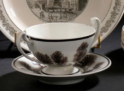 CREIL, vers 1820
Grande tasse à deux anses...
