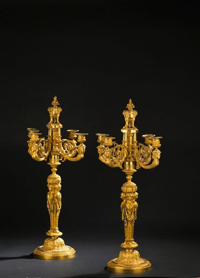 Paire de candélabres en bronze ciselé et...
