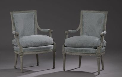 Paire de fauteuils en bois mouluré, sculpté...