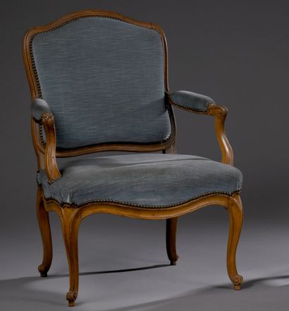 Fauteuil en bois mouluré estampillé F. Foliot...